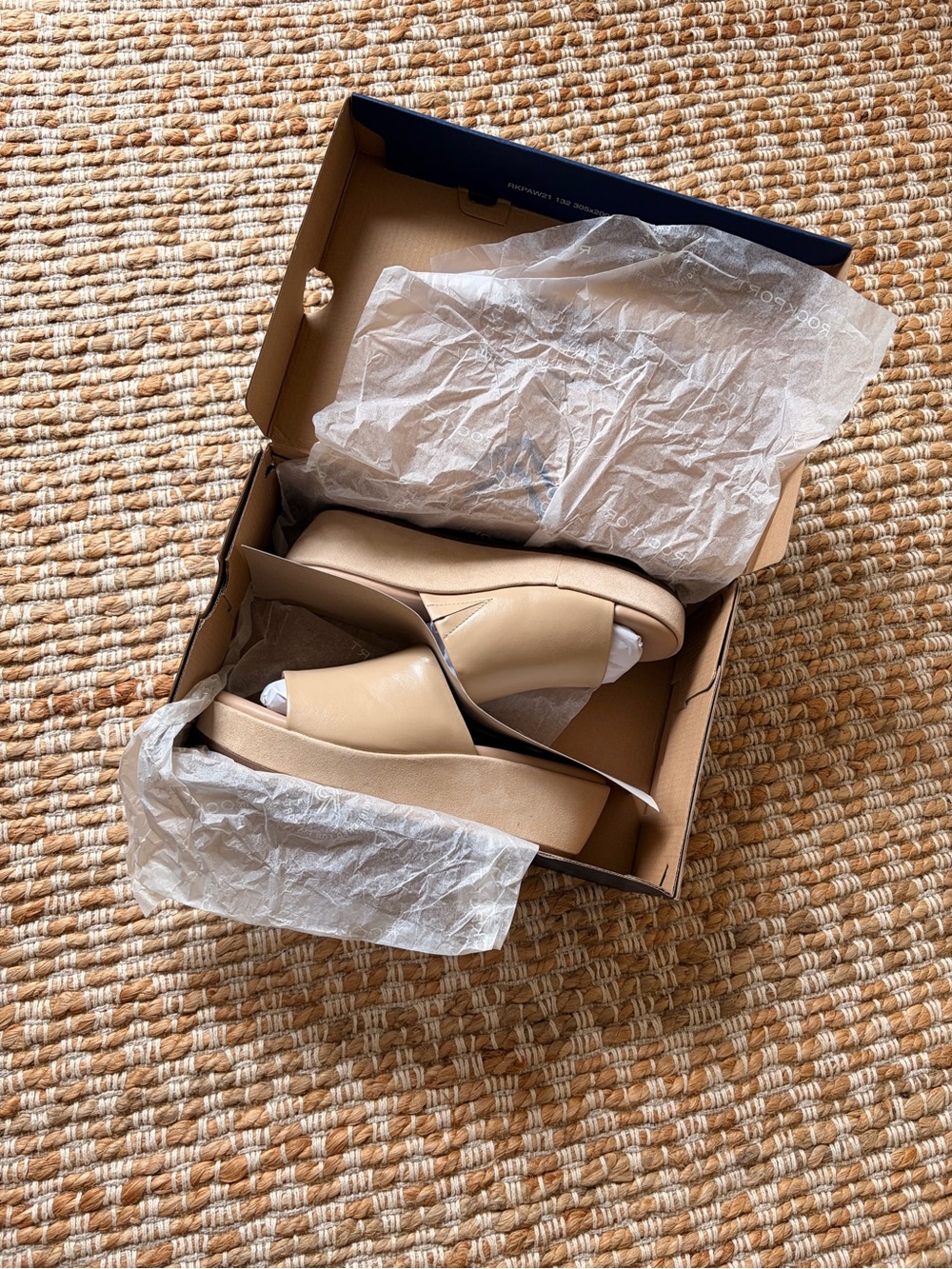 9W Rockport Neutral Tan Slide Wedge Mules women’s 9 wide summer casual sandals - Picture 6 of 9